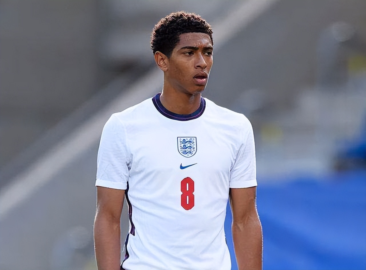 TA：拜仁一月有合适报价允许博伊离队 俱乐部将续约基亚拉（TA：一月若获合适报价，拜仁将放行博伊；俱乐部将与基亚拉续约）