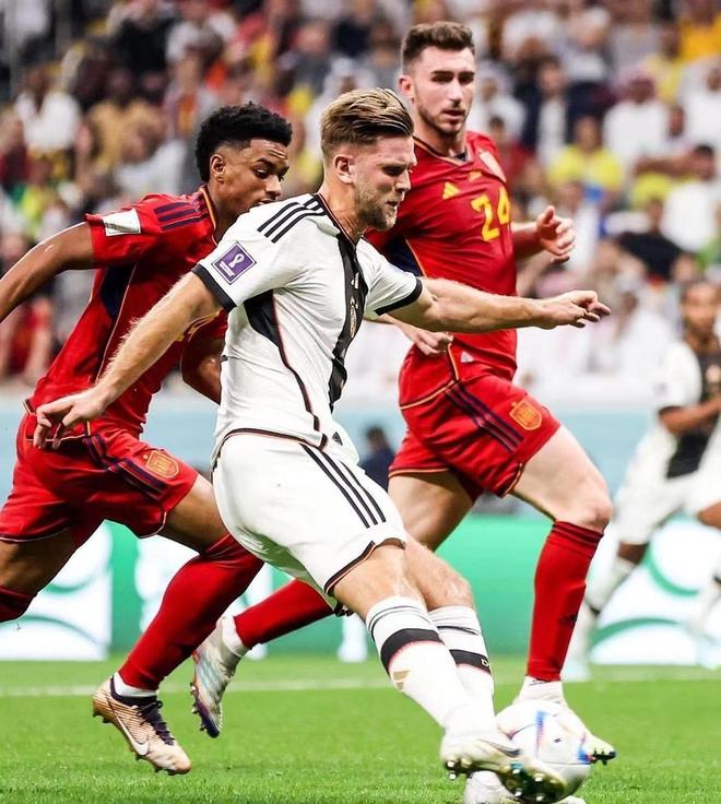 每体：腓骨骨折的邦马蒂将接受手术，或将伤缺5个月（每体：邦马蒂腓骨骨折需手术，预计缺阵约5个月）