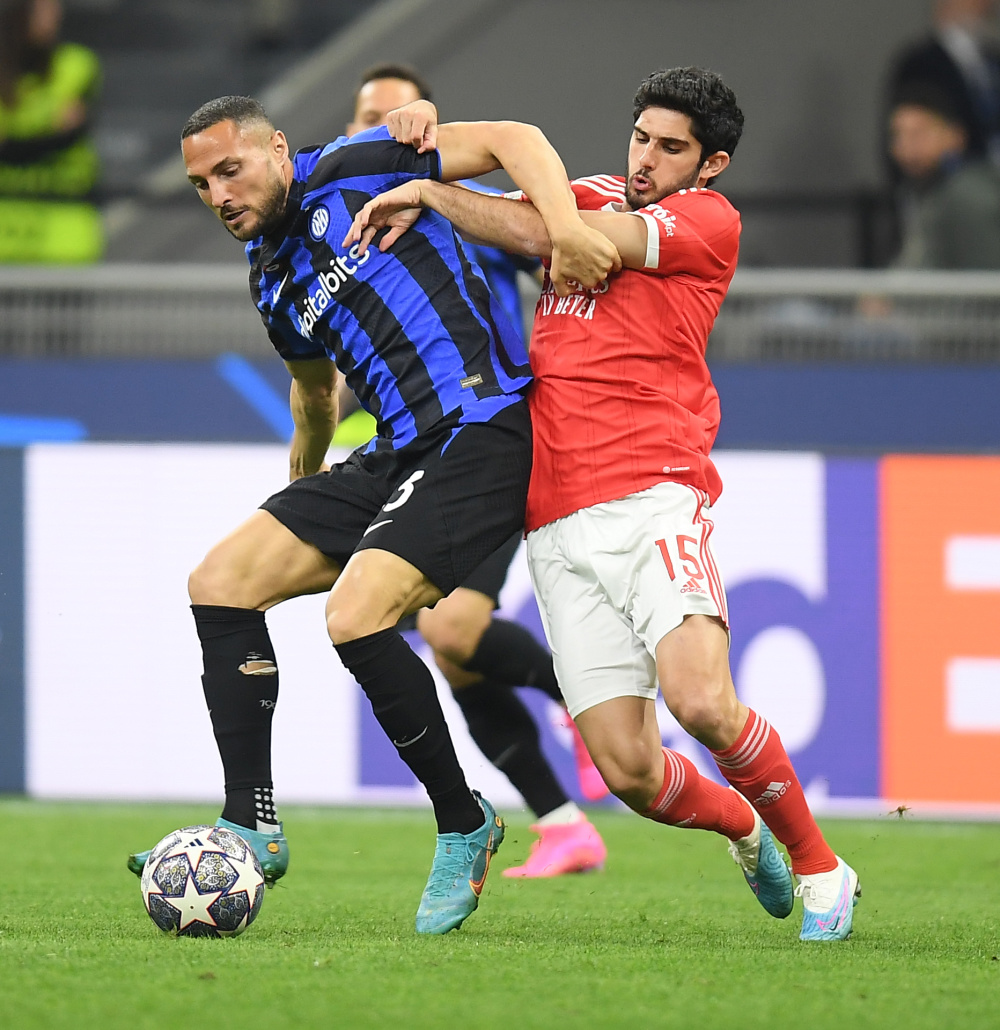 2001年，16岁的勒布朗，参加ABCD训练营！（2001年，16岁勒布朗亮相ABCD训练营！）