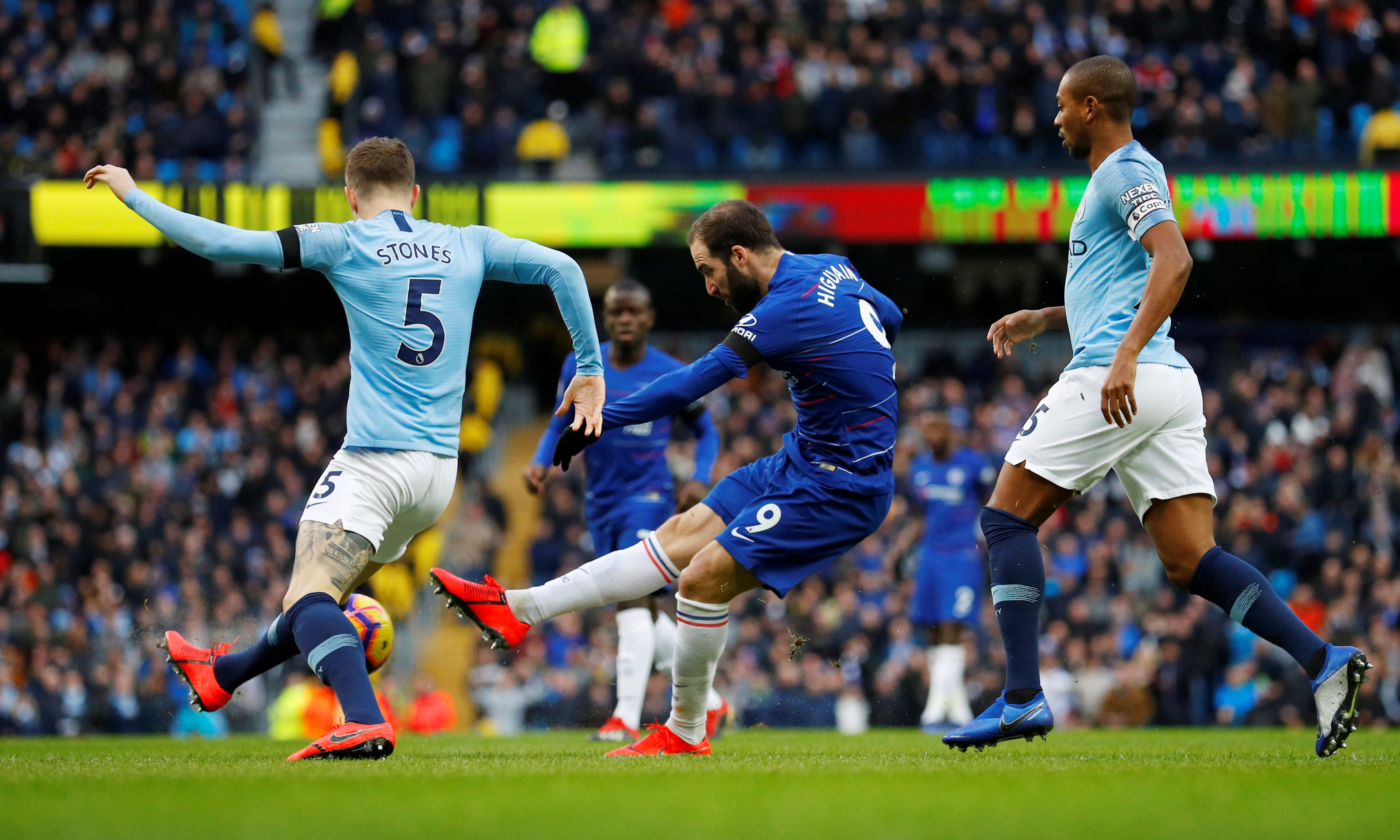 雷斯：我特别喜欢MSN时期的巴萨；最大梦想是赢欧冠或世界杯（雷斯：最爱MSN时代的巴萨，终极目标是夺得欧冠或世界杯）