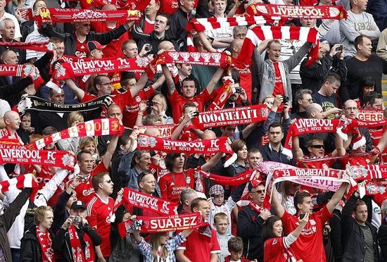 足球这项运动陪伴了我整个初高中，今天我十八岁了，...（足球陪我走过初高中，十八岁，我仍在奔跑）