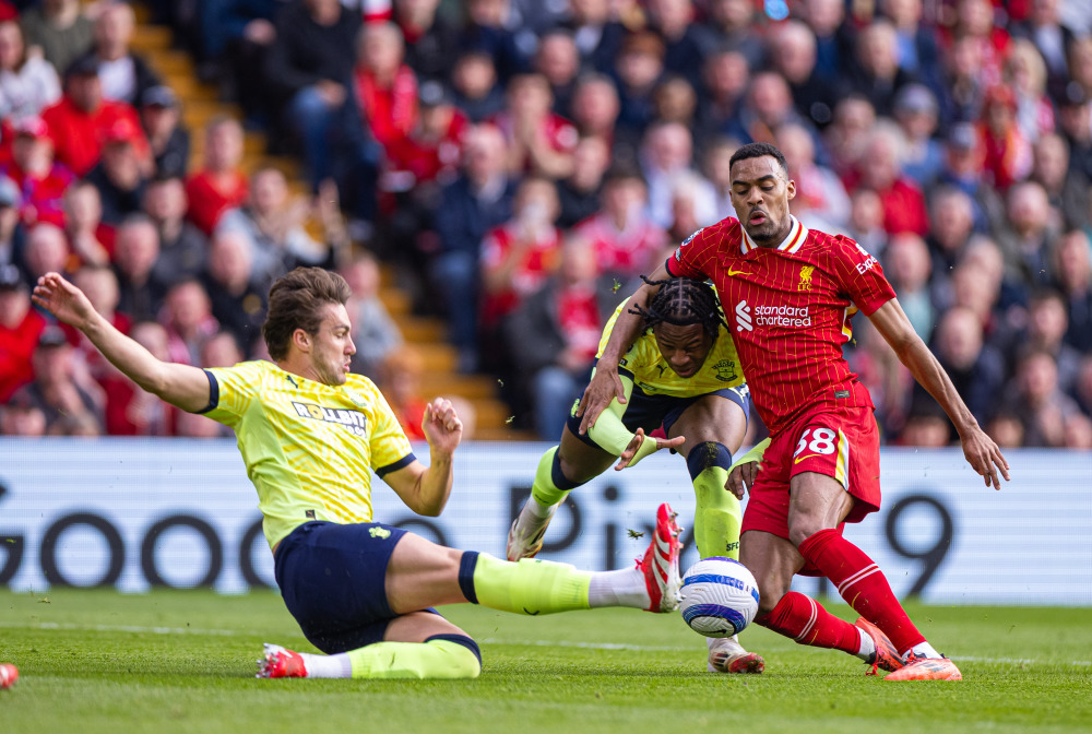 意大利上一场参加世界杯的首发11人：6人已退役，2人无球队
