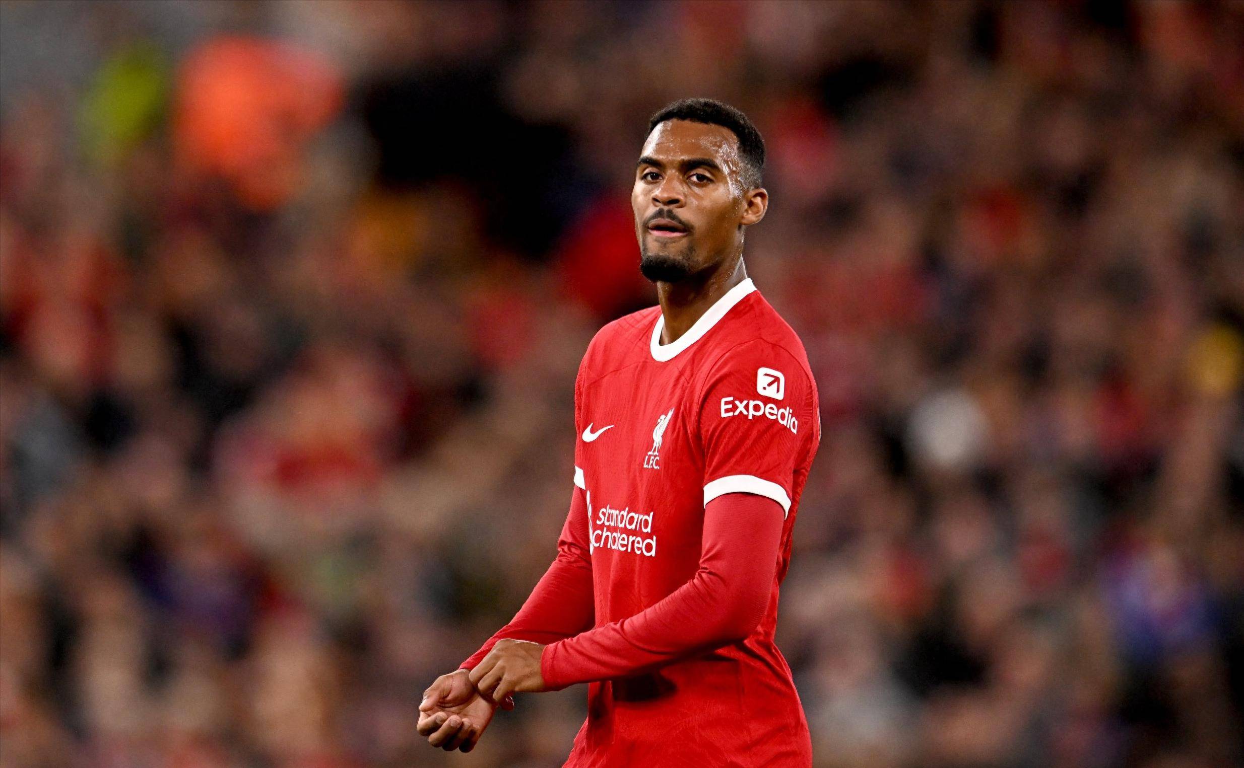 绿帽哥：利物浦已与伯恩茅斯就塞梅尼奥付款结构进行交涉（绿帽哥称，利物浦正与伯恩茅斯商议塞梅尼奥交易的付款方案）