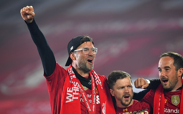 如何在足球场上保持心理稳定？