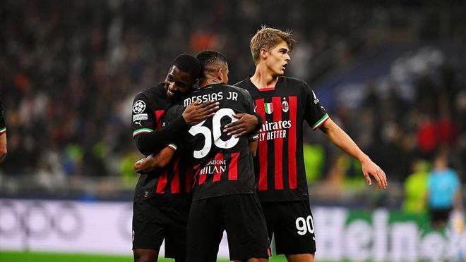 曼城传奇费尔南迪尼奥正式自宣退役，结束23年辉煌职业生涯（曼城名宿费尔南迪尼奥官宣挂靴，23年绿茵生涯谢幕）