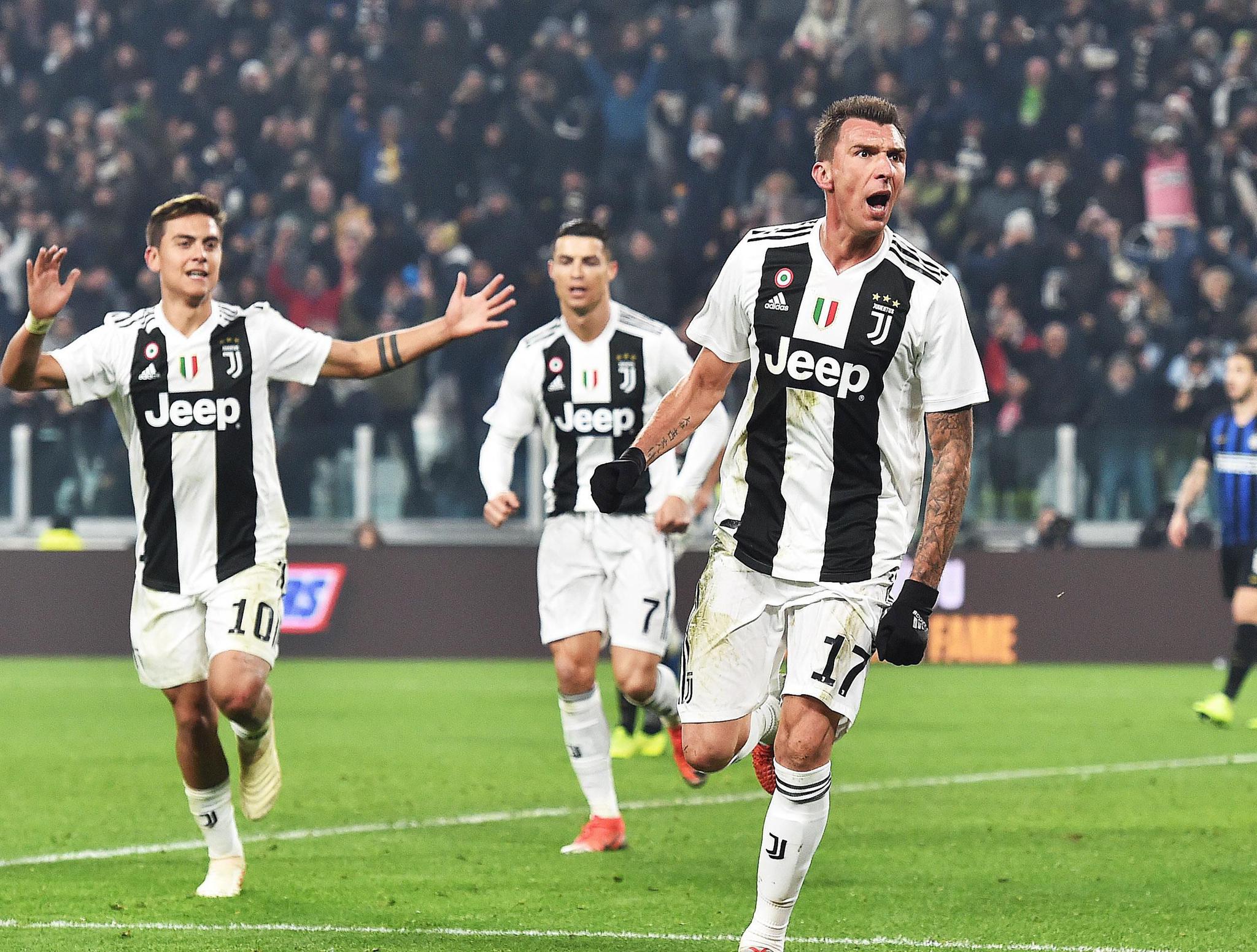 卡雷拉斯染红全程：对裁判让任意球重开不满染黄，随后抱怨吃直红（卡雷拉斯红牌过程：不满任意球重踢先吃黄，继续抱怨遭直红）