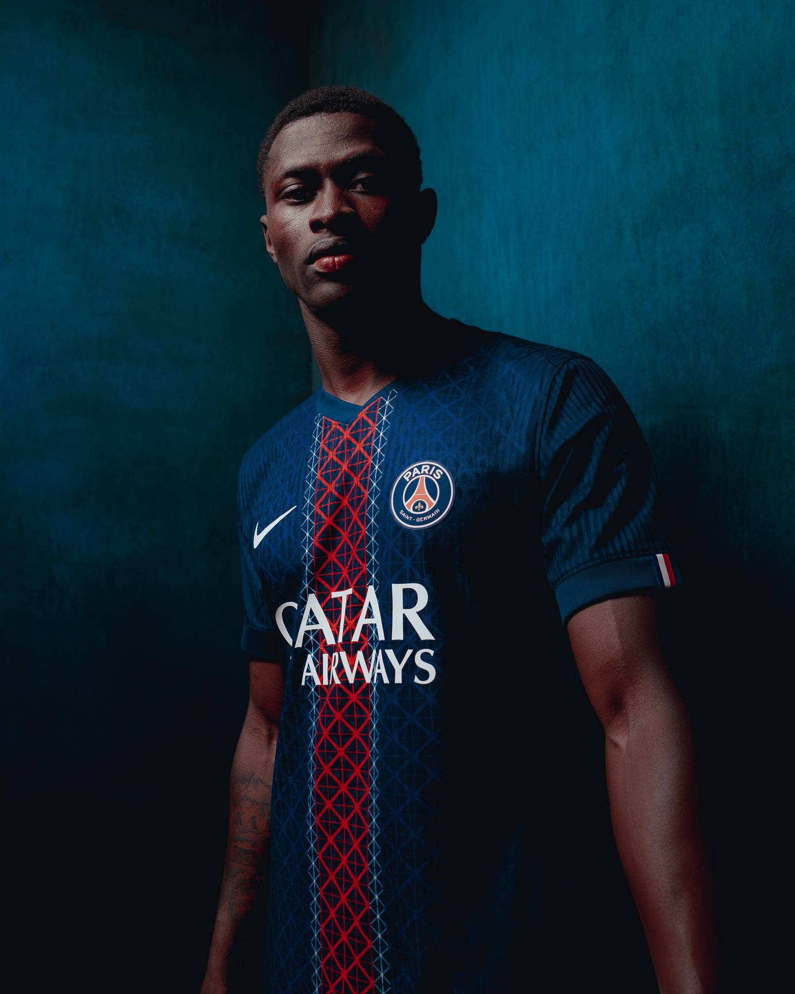 交流融洽！开拓者晒杨瀚森与昔日状元奥登合照（氛围融洽！开拓者晒出杨瀚森与前状元奥登合影）