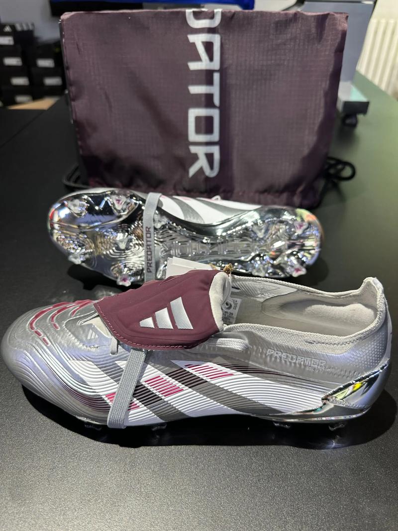 世界杯震撼一幕：孙颖莎让分全场掌声，赛场对手忍不住竖大拇指（世界杯名场面：孙颖莎主动让分赢得满场掌声，对手当场竖起大拇指）