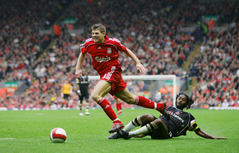 德甲半场：本塞拜尼建功，多特蒙德暂1-0弗赖堡（半场战报：本塞拜尼破门，多特蒙德暂以1-0领先弗赖堡）