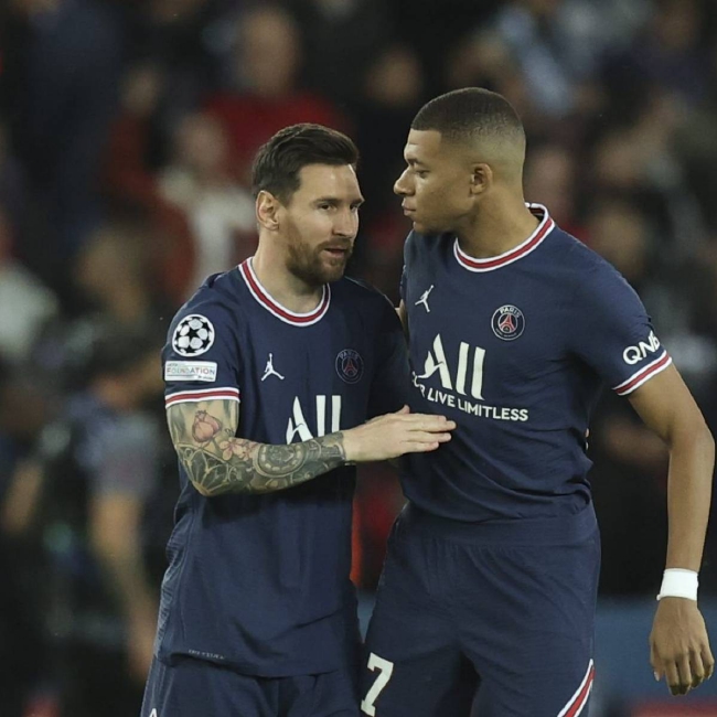 约基奇单节7中7怒砍19分，掘金单节轰下40分（约基奇单节7投全中砍下19分，掘金一节轰出40分）