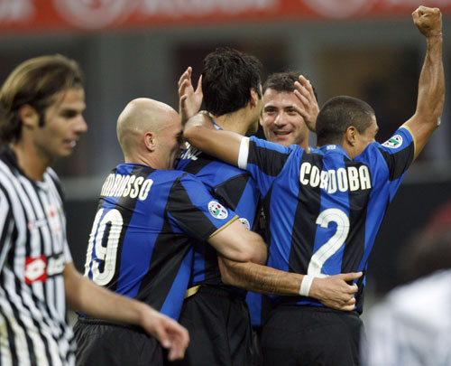 倒钩踢到对手面部被罚下，安东尼：我想赢，这是一个无意动作（倒钩误中对手脸部吃红牌，安东尼：只想赢，并非故意）