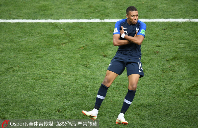 梅西小时候铃声响了不回教室，老师批评他：马拉多纳只有一个