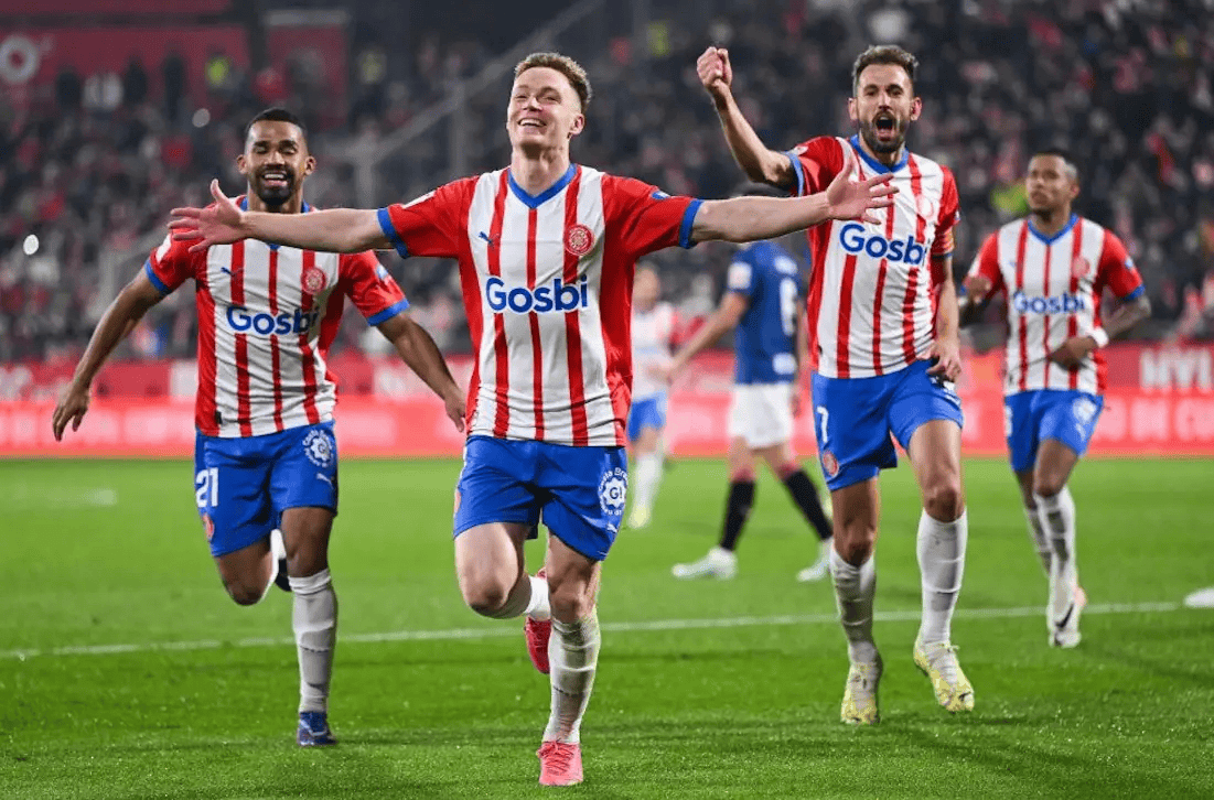 天空体育英超第12轮比分预测：阿森纳1-2热刺，曼联2-2埃弗顿（天空体育预测英超第12轮：阿森纳1-2不敌热刺，曼联2-2战平埃弗顿）