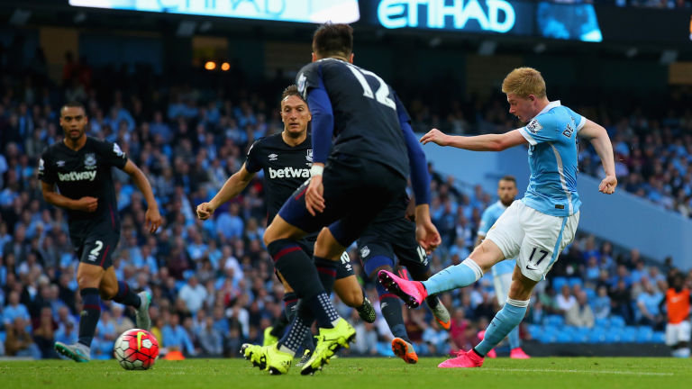 足球中超队长带伤上阵，拼劲获赞（中超队长带伤出战，拼搏精神获好评）