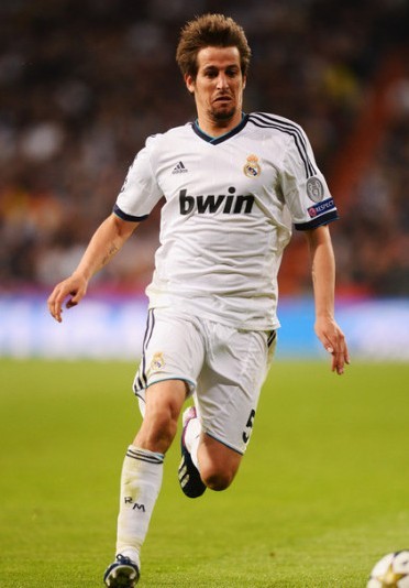 翻修球场，“连滚带爬”为的是“从从容容”（修缮球场，眼下“快马加鞭”，只为将来“从容不迫”）