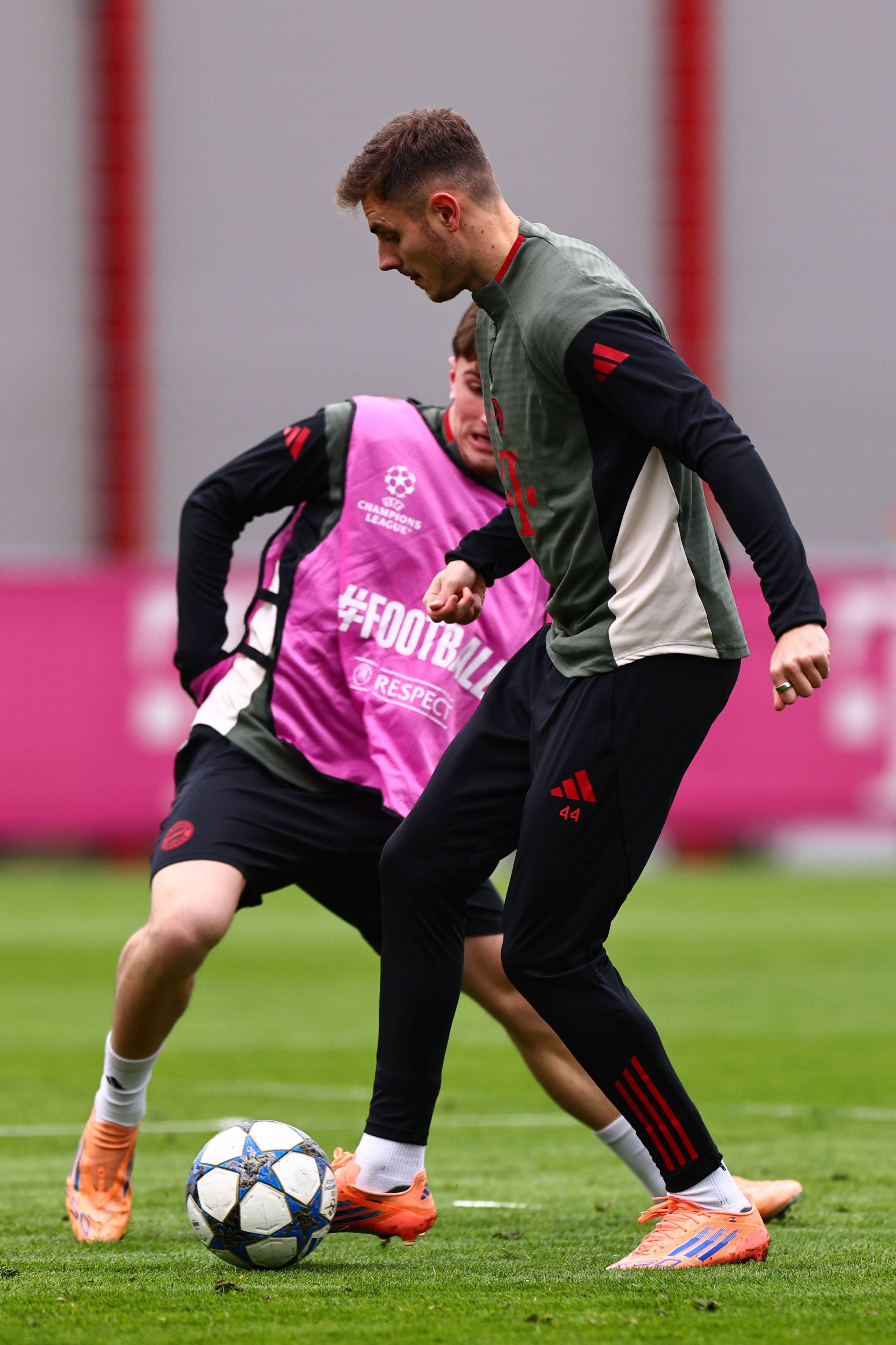 意媒：加斯佩里尼要求罗马引援，马萨拉已会面齐尔克泽经纪人（意媒：加斯佩里尼催促罗马补强，马萨拉已与齐尔克泽经纪人会谈）