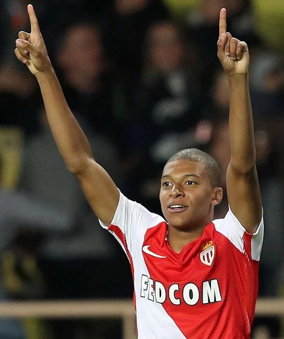 英超：曼联客场2-1击败莱斯特城