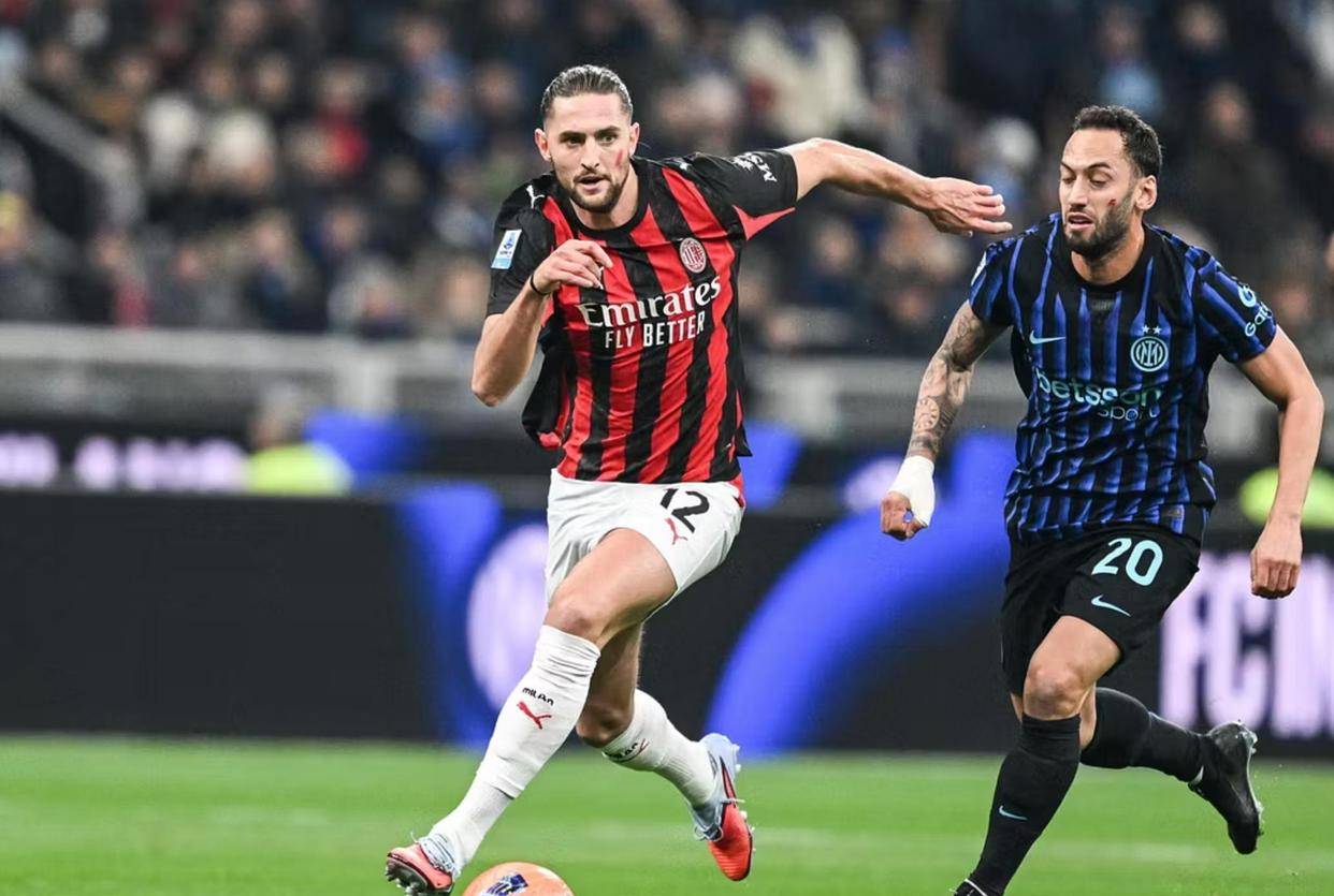 邮报：曼联正与纽卡争夺谢什科，为遵守PSR愿低价出售霍伊伦