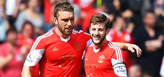 球队双核联手打爆对手（球队双子星合璧横扫对手）