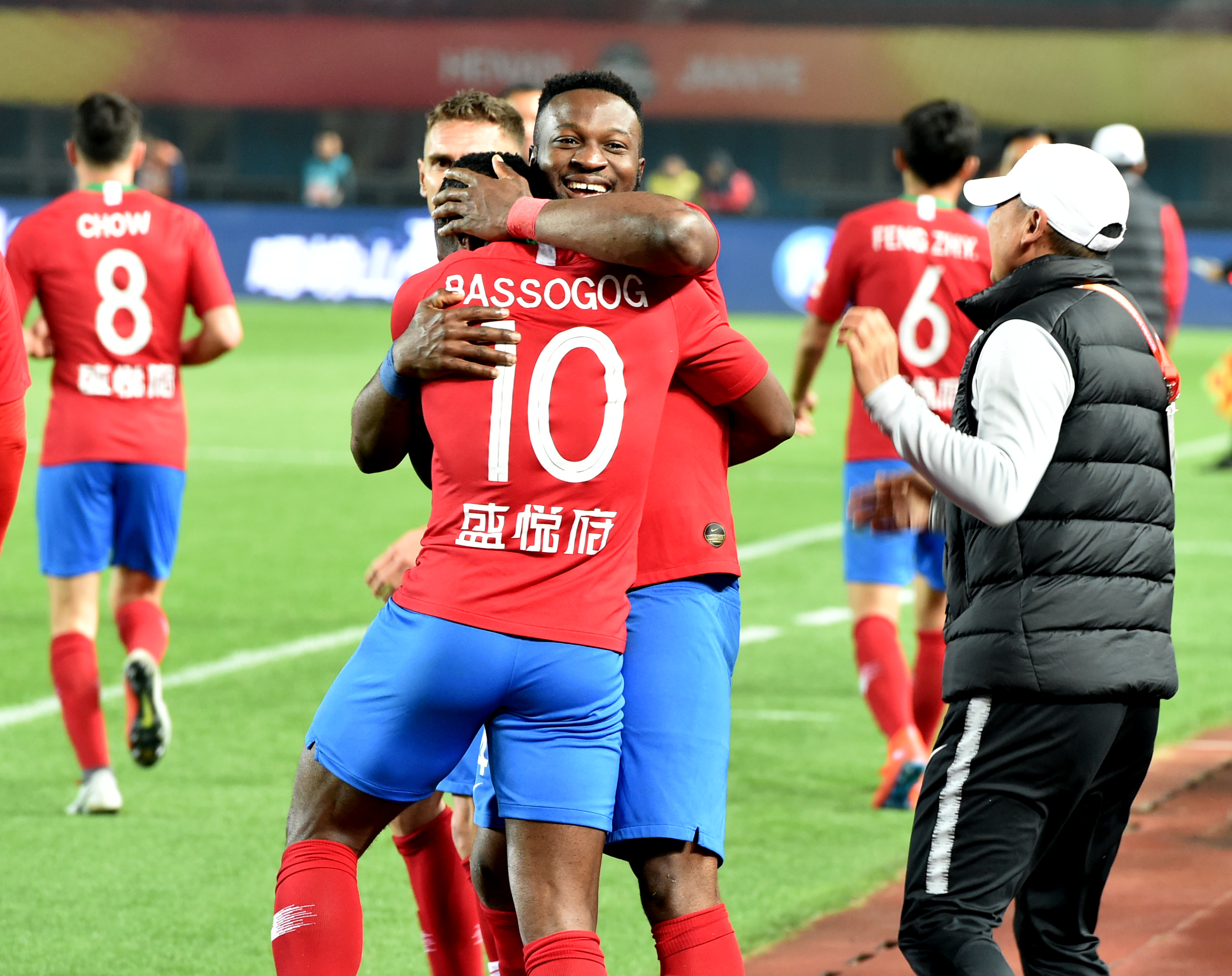 篮球火箭球队训练营气氛积极（火箭队训练营氛围高涨）