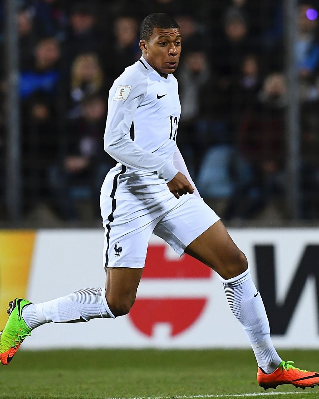 输球罪人！拉克鲁瓦送乌龙+点球大战失点，致水晶宫遭淘汰（双重失误！拉克鲁瓦乌龙+点球失手，水晶宫无缘晋级）